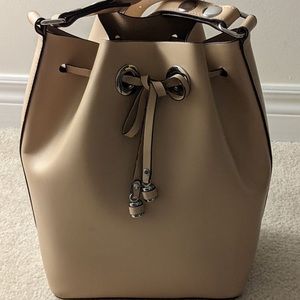 FREE w item $50+ bucket bag (barely used)- beige